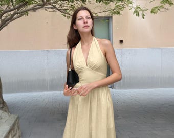 Elegante vestido largo con cuello halter - Vestido de verano de lino amarillo suave - Vestido playero sin espalda para mujer / SKU.25T11T8E