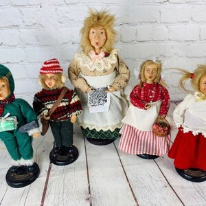 Lot of 5 Vintage Pickwick Christmas Carolers Family Decor Figurines