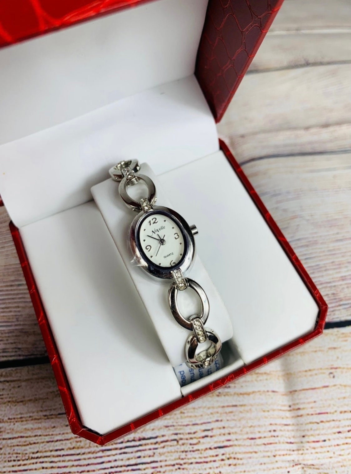 Vintage Womens Novelle Quartz Silver Link Watch New in Box Needs
