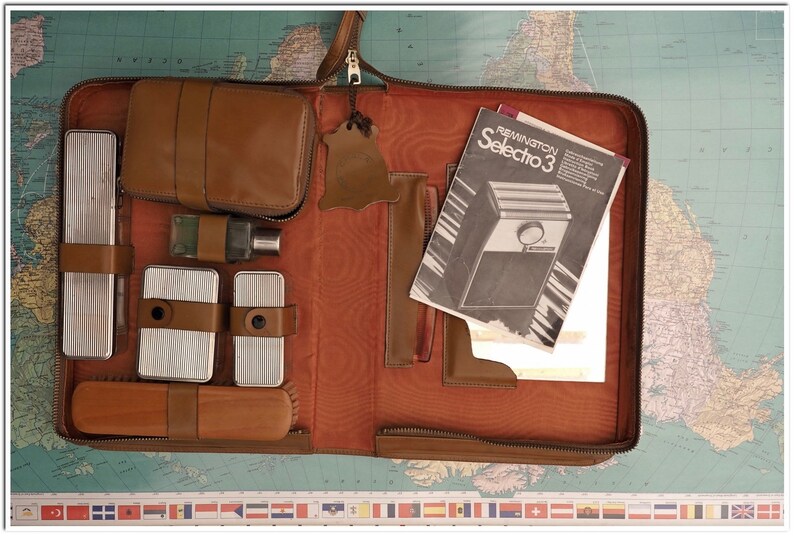 Travel hygiene kit in a leather case Travel hygiene kit in a leather case