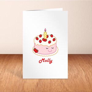 Gâteau d'anniversaire aux fraises, carte de style Jellycat, carte d'anniversaire prénom personnalisée, jolie carte d'anniversaire pour fille