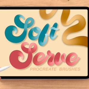 Puede incluir: Una ilustración digital de las palabras "Soft Serve" en una fuente estilizada y colorida en la pantalla de una tableta. El texto está en un degradado de azul, rosa y amarillo. Las palabras "Procreate Brushes" se muestran debajo del texto.
