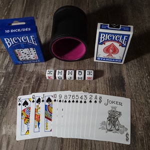 ダイスカップ パープル、ポーカーダイス、デラックスレザーダイスシェーカーカップ、ポーカートランプ、バイシクルカード、ポーカーアメリカーノ。カジノ、トランプ