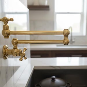 Unlackierter Topffüller aus massivem Messing – Wandmontierter Topffüller für Küchenherde.