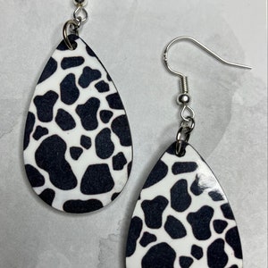 Pendientes con estampado de vaca, pendientes con estampado animal, joyas de vaca, regalos de vaca