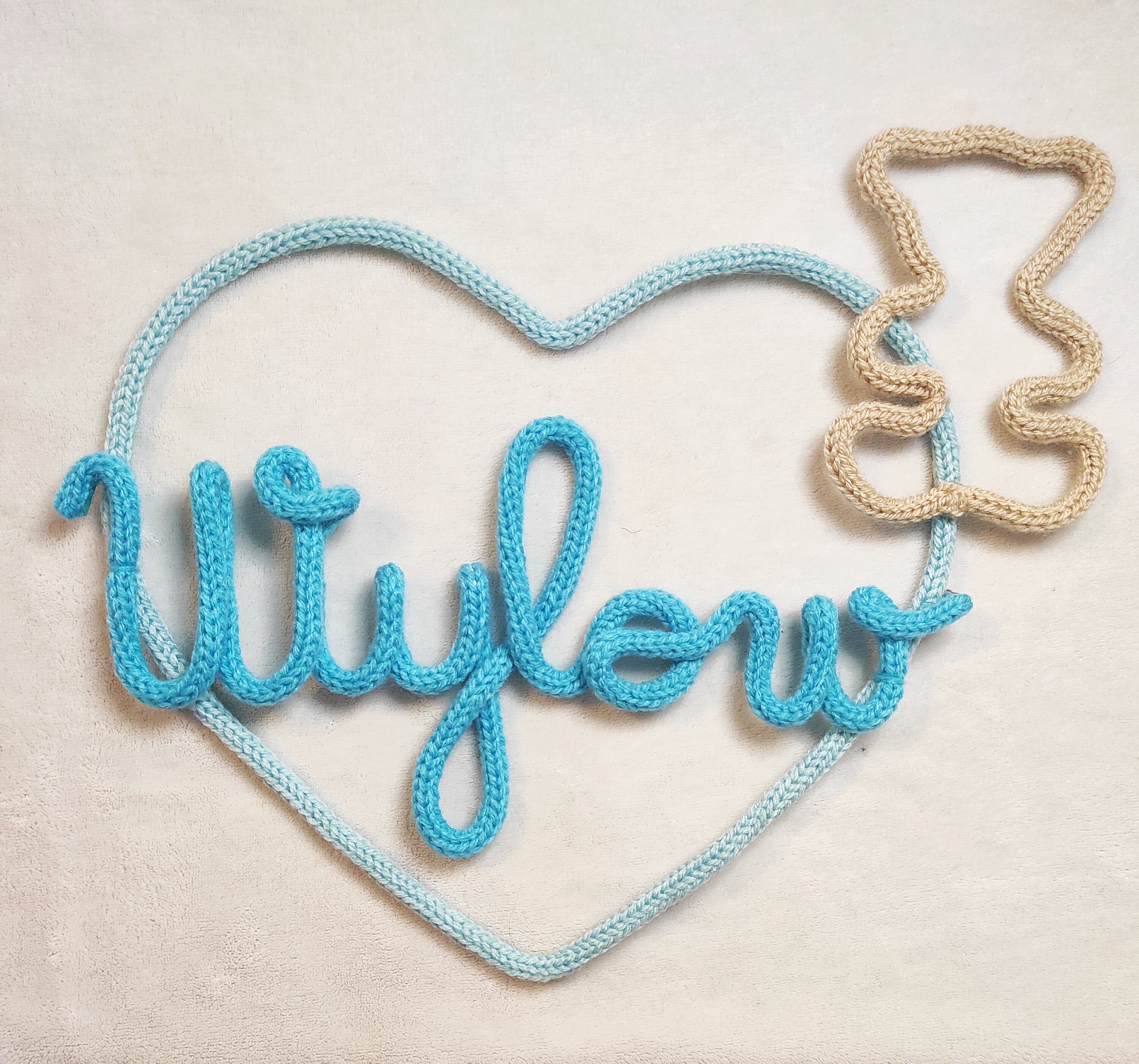 Décoration Murale en Tricotin Coeur/Ourson Personnalisable