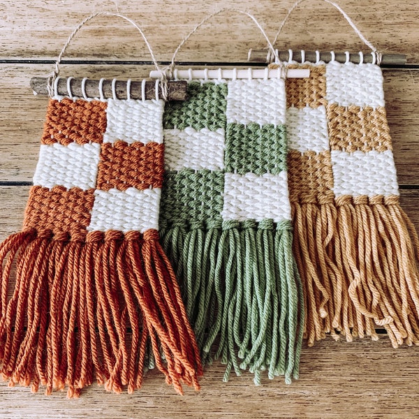 Decoração de parede em macramê trançado com estampa xadrez - Hippie Boho Groovy Funky - Sala de estar, quarto, berçário, dormitório - Hippie e franjas