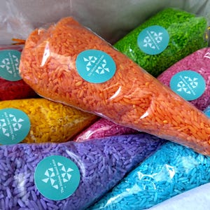 Arroz Colorido | Pacote com 7 Cores | Acessórios para Casamento Indiano Punjabi | Design Rangoli | Vatna | Haldi | Decoração para Eventos | Feito à Mão no Reino Unido