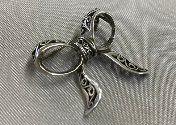 Vintage Silver Tone Filigree Bow Pin with Locking… - image 1