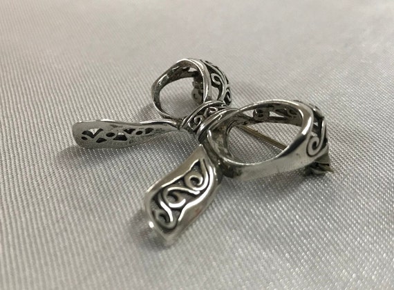 Vintage Silver Tone Filigree Bow Pin with Locking… - image 2