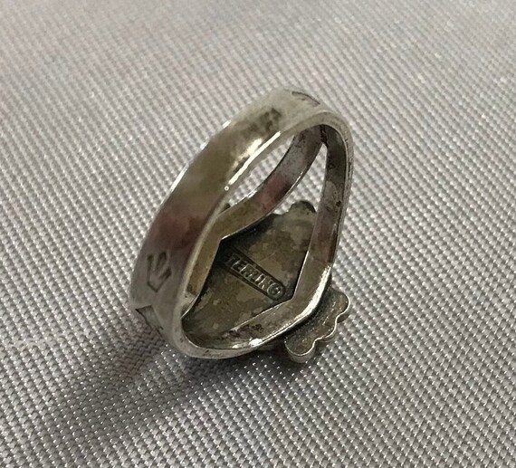 Vintage Sterling Silver Ring with Engraved sides … - image 7