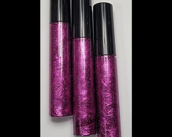 Brillo labial morado brillante en tono Maya