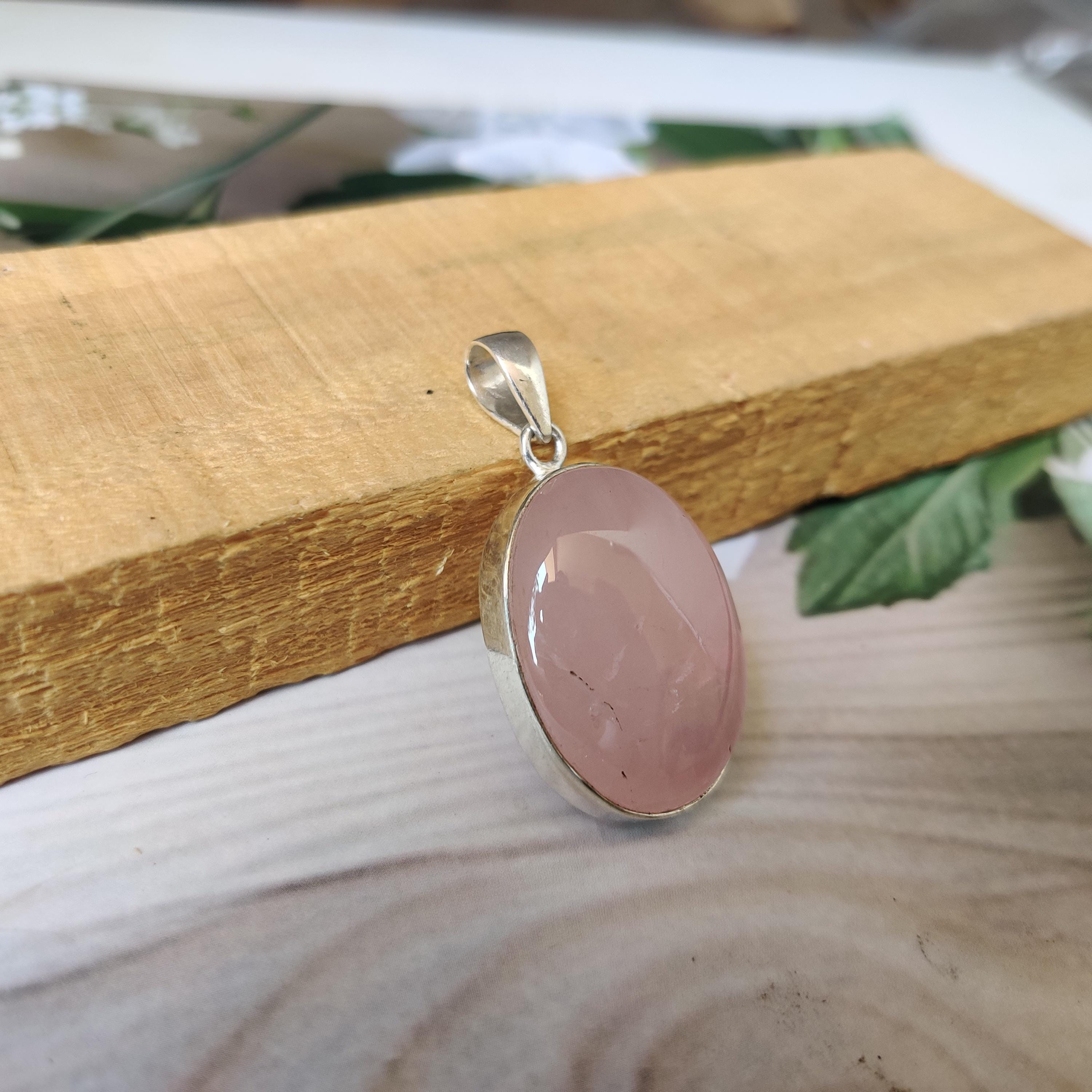 ハンドメイドローズクォーツペンダント：925スターリングシルバーの