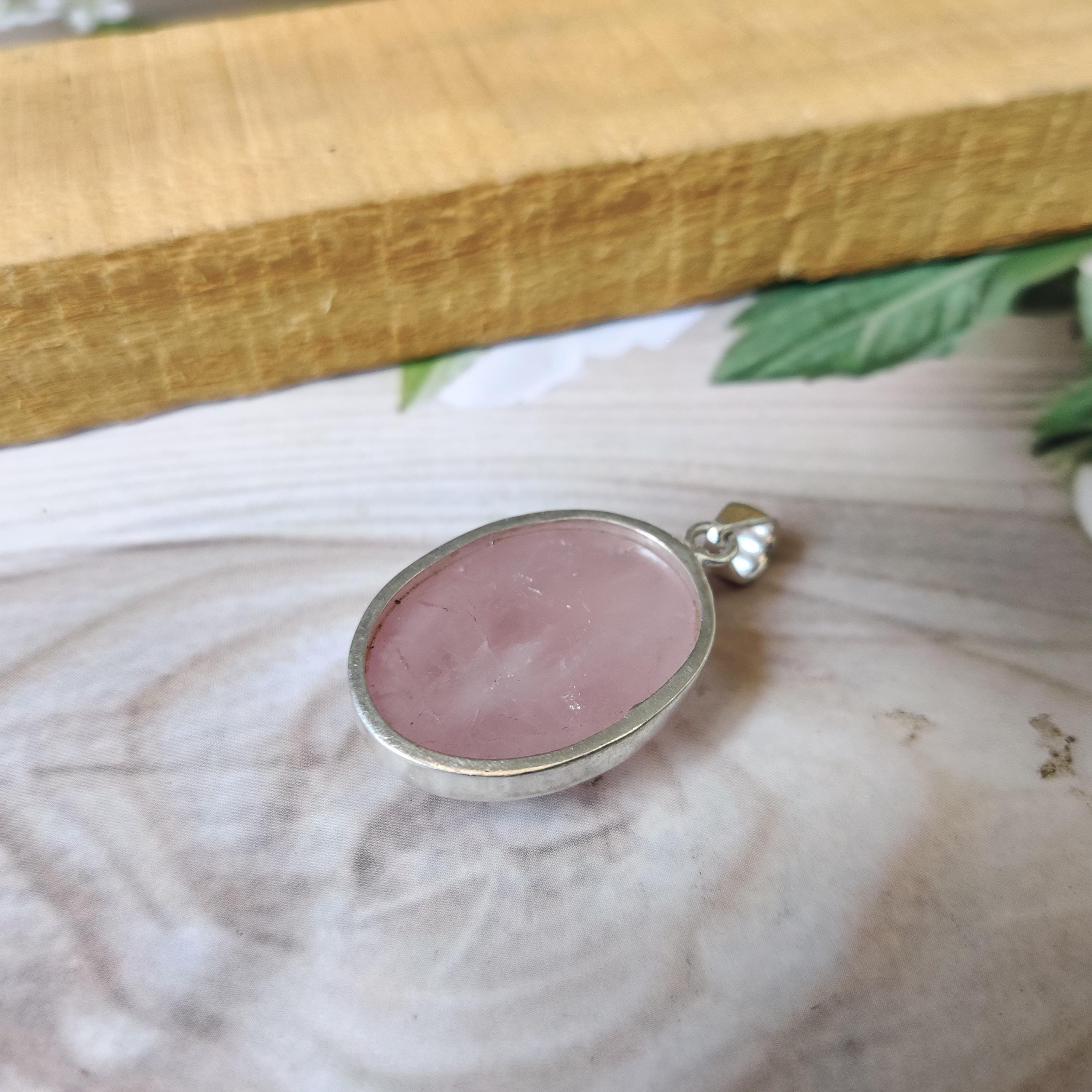ハンドメイドローズクォーツペンダント：925スターリングシルバーの