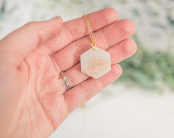 Honeycomb Motherhood Pendant – Pearl Resin Necklace with Gold or Silver Flakes