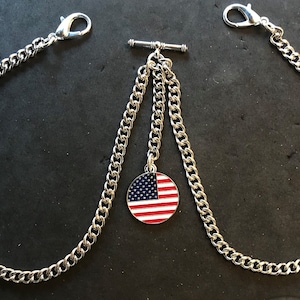 Dubbele Albert-zakhorlogeketting met een geëmailleerde sleutelhanger met Amerikaanse vlag, zilverkleur 4 maten