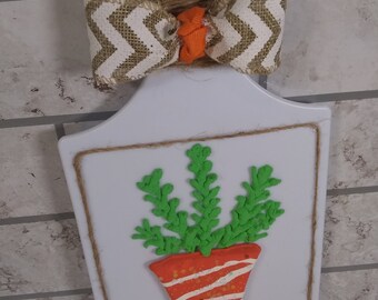 Farmhouse Carrot Cutting Board Decor