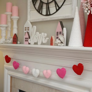 Heart garland -Valentines garland - crochet heart - love decor - Valentine decor - heart