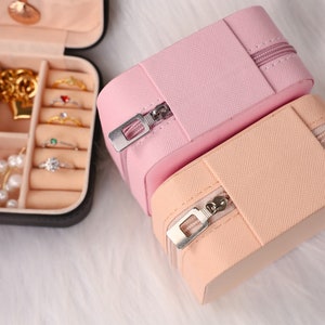 Graviertes Reise-Leder-Schmucketui, Bitrh-Blumen-Schmuckkästchen, personalisiertes Geburtstagsgeschenk, Leder-Schmuck-Organizer, Frauen-Geburtstagsgeschenk Bild 8