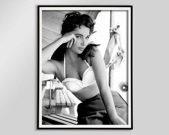 Elizabeth Taylor Poster, Black and White, Movie Print, Old Hollywood Wall Art, Elizabeth Taylor Print, Retro Movie Poster, Vintage Wall Art