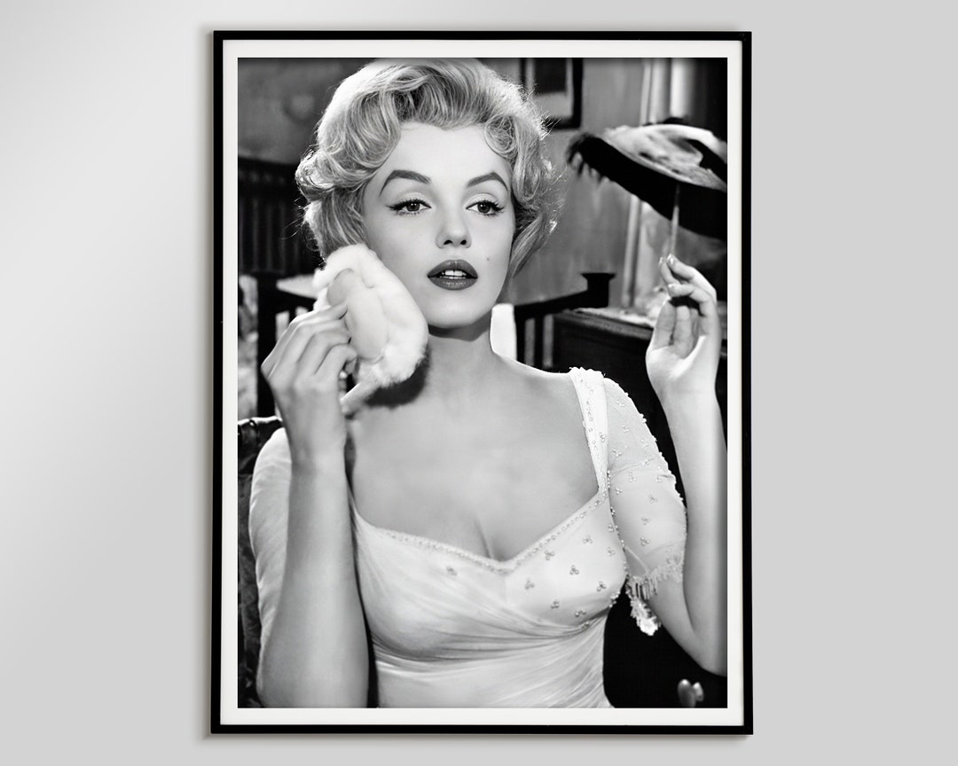 Marilyn Monroe Fashion Poster - Wall Art Room Decor - Print for a ...