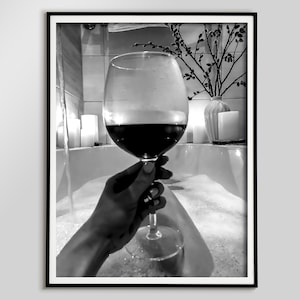Plakat do łazienki, Kobieta pijąca wino w wannie, wydruk, czarno-biały, sztuka ścienna na wózek barowy, wydruki alkoholowe, wystrój pokoju Hypebeast, plakat do baru