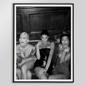 Women Showing Middle Finger Print, Feminist Poster, Kylie Jenner, Teen Girl Room Decor, Fashion Wall Art, Middle Finger Poster, Photo Print