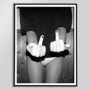 Mittlere Fingerabdruck, Vintage feministisches Plakat schwarz und weiß, digitaler Download, Girly Wandkunst, Jugendstil Mädchen Raumdekor, ermächtigte Frauen-Plakat