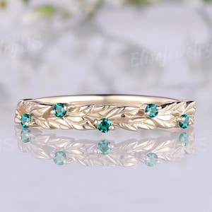 Nature Inspired Emerald Wedding Band Unique Round Cut Leaf Wedding Band Vintage Wedding Ring Women Gold Rings Promise Anniversary Gift Women