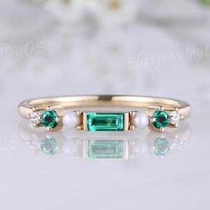 Dainty Emerald Wedding Band Baguette Cut 14k Gold Pearl Wedding Band Unique Wedding Ring Gemstone Nature Inspired Stacking Ring Women