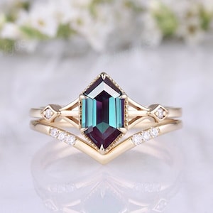 Unique Kite Cut Alexandrite Engagement Ring Set Women Solid Rose Gold Alexandrite Wedding Ring Set Art Deco Bridal Set Moissanite Band