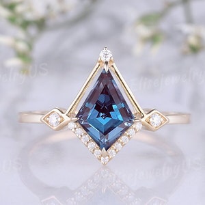 Vintage kite cut alexandrite wedding ring solid gold moissanite engagement ring gemstone promise ring art deco handmade diamond ring for her