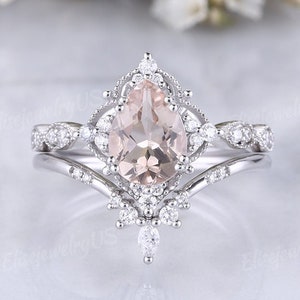 Pear Shaped Morganite Engagement Ring Set Dainty Bridal Set Vintage Rose Gold Ring Morganite Cluster Anniversary Ring Set for Women Pink gem