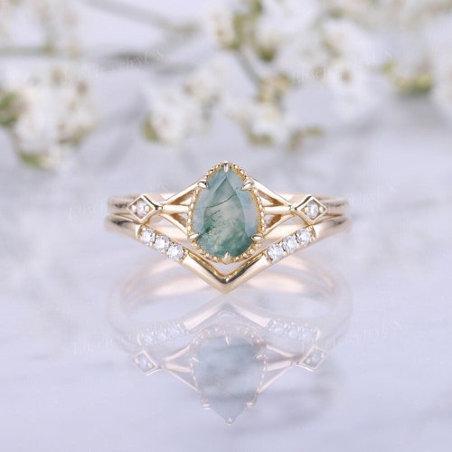 Pear Moss Agate Engagement Ring Set, Nature Inspired Alternative Bridal Ring, Vintage Gold Wedding Ring Set, Unique Green Gemstone Ring