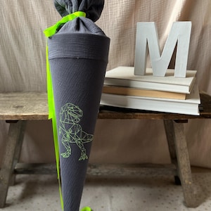 School cone with T-Rex embroidery in neon green in a cool origami style | Anthracite muslin | Neon green ribbon | Name embroidery INCLUDED