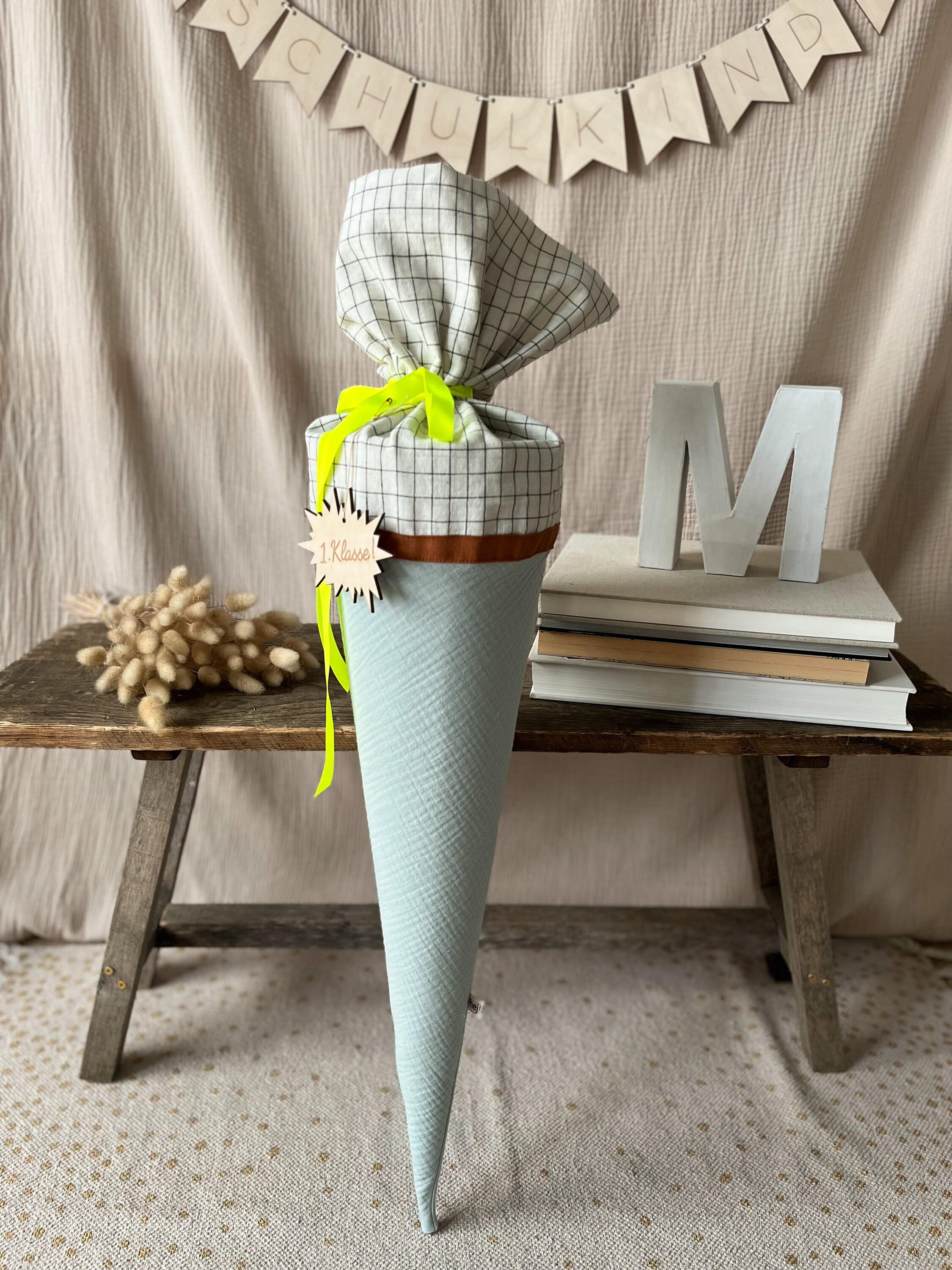 School cone muslin old mint / checked with brown and ribbon in neon yellow