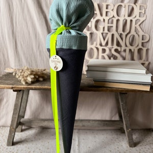School cone muslin color blocking dark blue / old mint