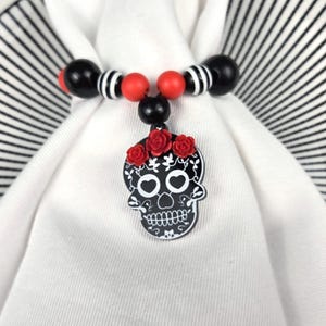 Halloween Napkin Ring, Day of the Dead Bead Napkin Ring, Dia de Los Muertos Home Decor, Sugar Skull Decoration, Halloween Table Setting