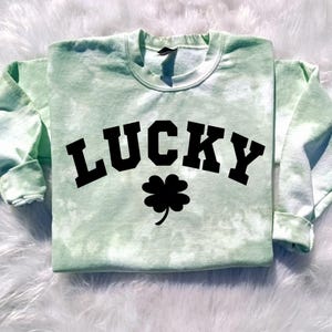 Lucky Shamrock Tie Dye Sweatshirt - Damen St. Pattys Day Sweatshirt - St. Pattys Day Outfit - Lucky Shirt - Shamrock Shirt
