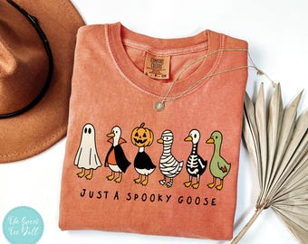 Comfort Colors® Halloween lustiges Gans-Hemd - Just ein gruseliges Gans-Hemd - Halloween-Hemd - Skelett-Gans - Grusel-Saison-Hemd