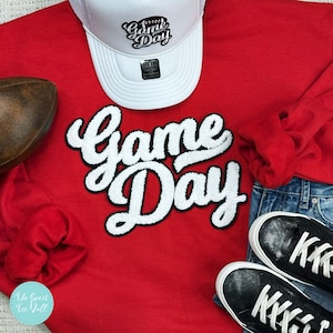 Game Day Outfit ideas * Red and Black Game Day * Vintage L Sweater