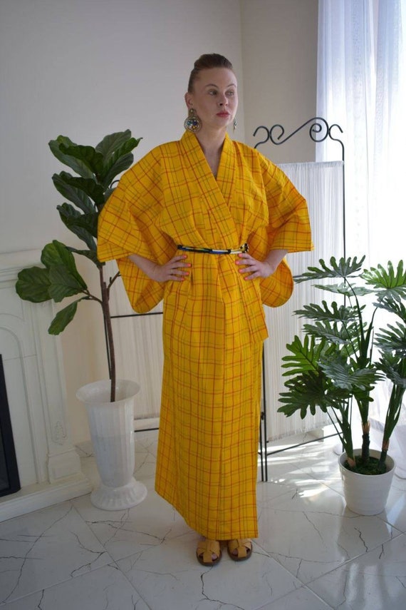 Kimono robe vintage for sale, Japanese traditiona… - image 1