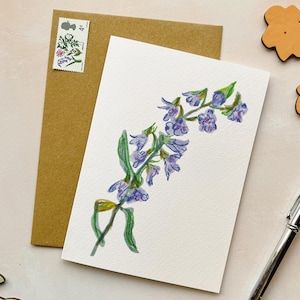 Carte de fleurs de delphinium, carte d'illustration florale, anniversaire de naissance de juillet, grande carte d'art botanique, carte de remerciement