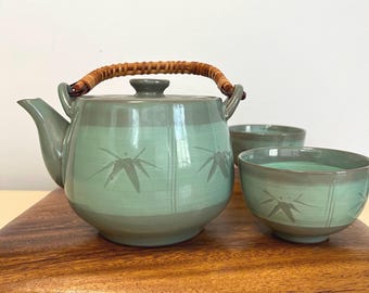 Ensemble théière et tasses vintage japonais en kotobuki : émail vert, poignée tressée