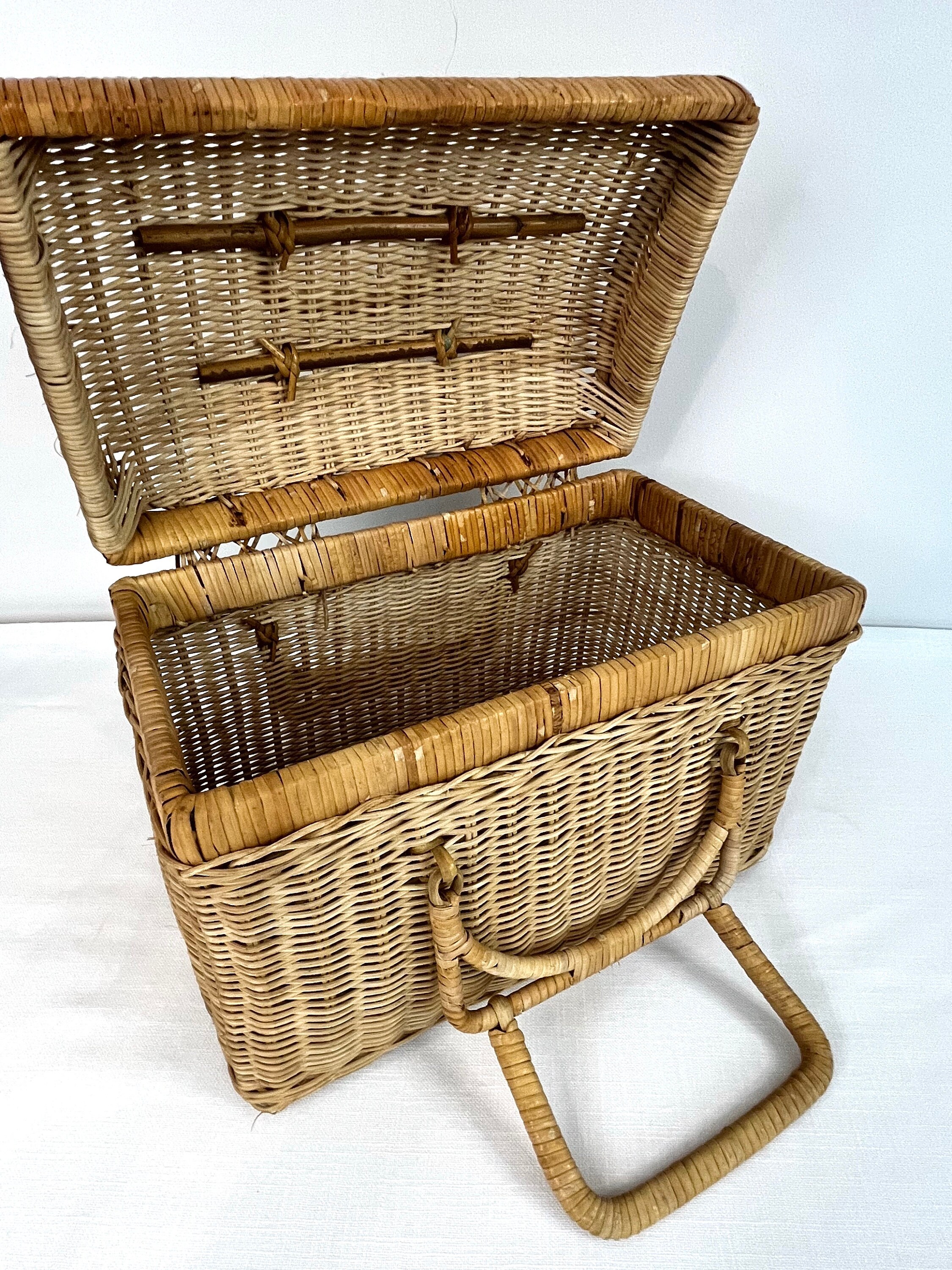 Vintage Wicker Picnic Basket, Sewing Basket, Hinged Curved Top With ...
