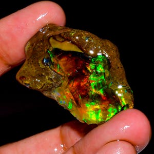 Opale éthiopienne Welo Fire 100% naturelle de qualité supérieure, de forme fantaisie, brute, 44 carats, idéale pour la création de bijoux.