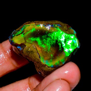 Classic Top Grade Quality 100% Natural Welo Fire Ethiopian Opal Fancy Shape Rough Loose Gemstone For Making Jewelry 85.5 Ct