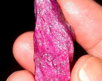Cristallo grezzo di zoisite rubino: pietra preziosa naturale dalla Tanzania (83,5 CT)