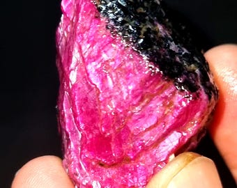 Cristallo grezzo di zoisite rubino: pietra preziosa naturale della Tanzania (310 ct)