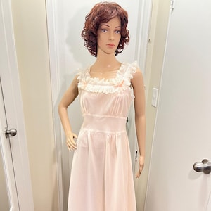 Frilly 1960&#39;s nightgown by Fantasy